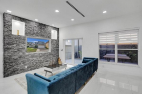 4 BR Designer Home Next to Shul and Community Pool villa